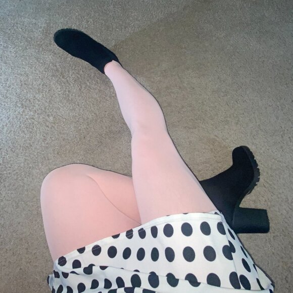 2 NEW "PARALINDA" S/M PINK TIGHTS - 1 FUCHSIA & 1 LIGHT PINK - Picture 3 of 5